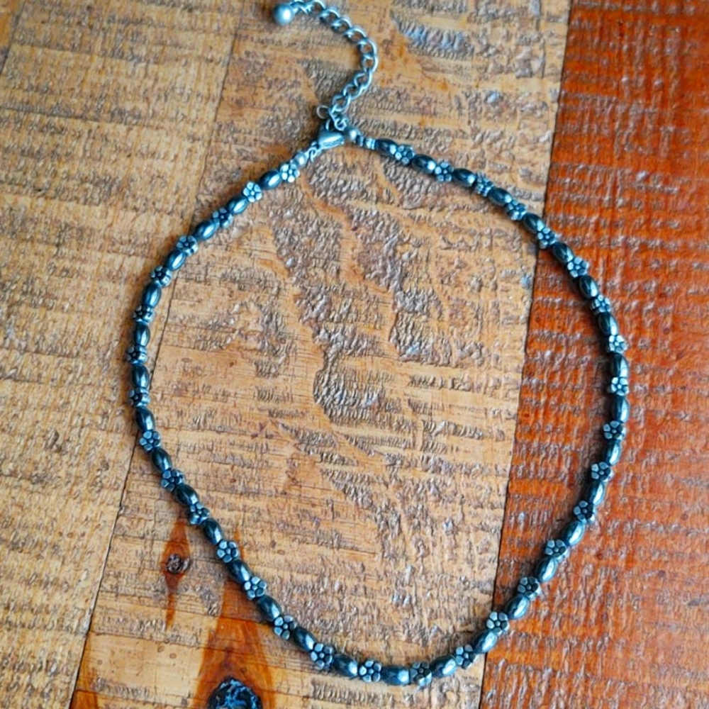 Metal flower choker